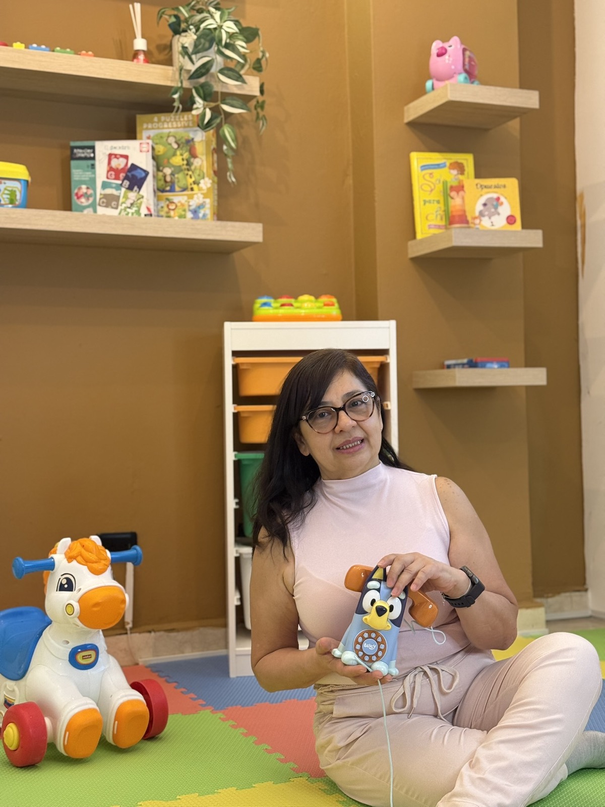 Actividad de juego con juguetes sonoros